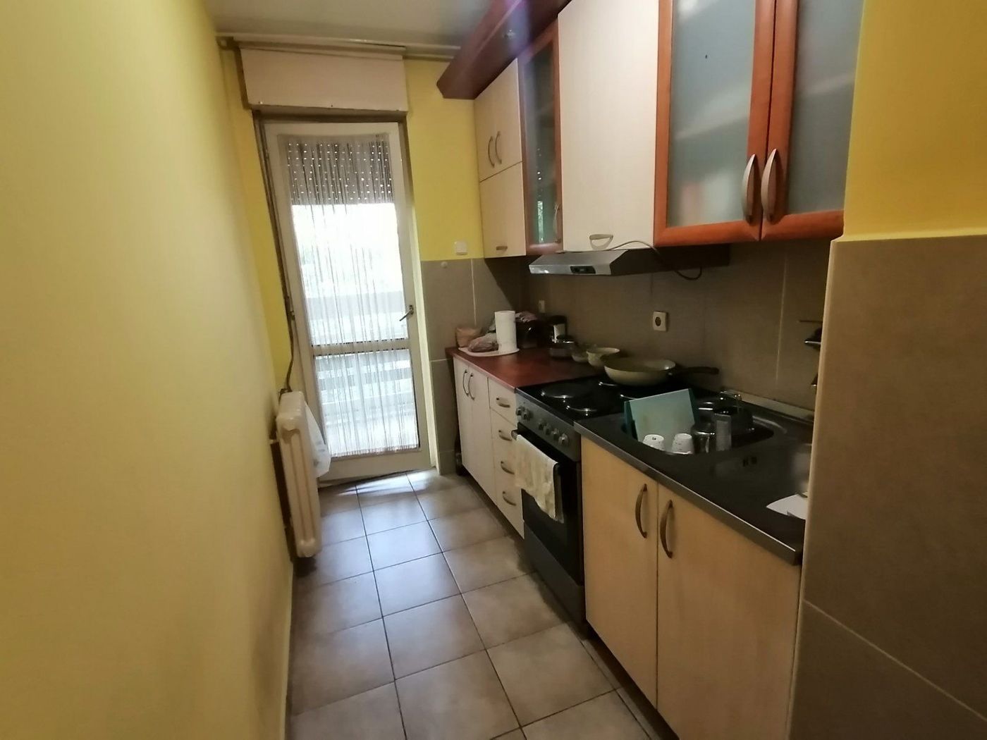 Tozin sokak   uknjižen trosoban stan   062 792 583 5