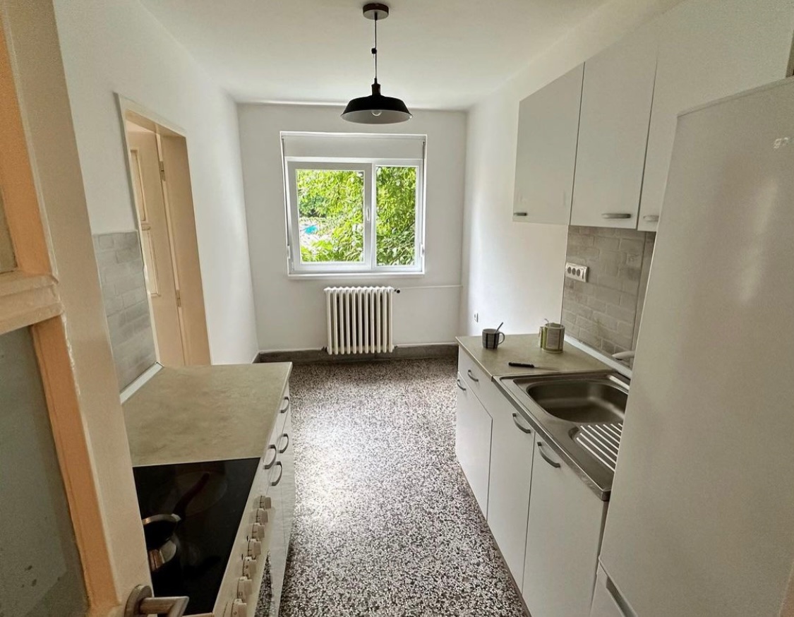 Uknjižen dvosoban stan na mirnoj lokaciji   savršen raspored   062 792 583 2