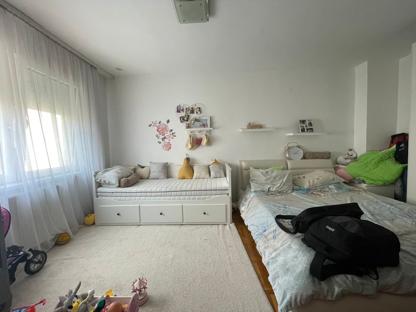 Uknjižen komforan stan   parking za stanare   062 792 583 3