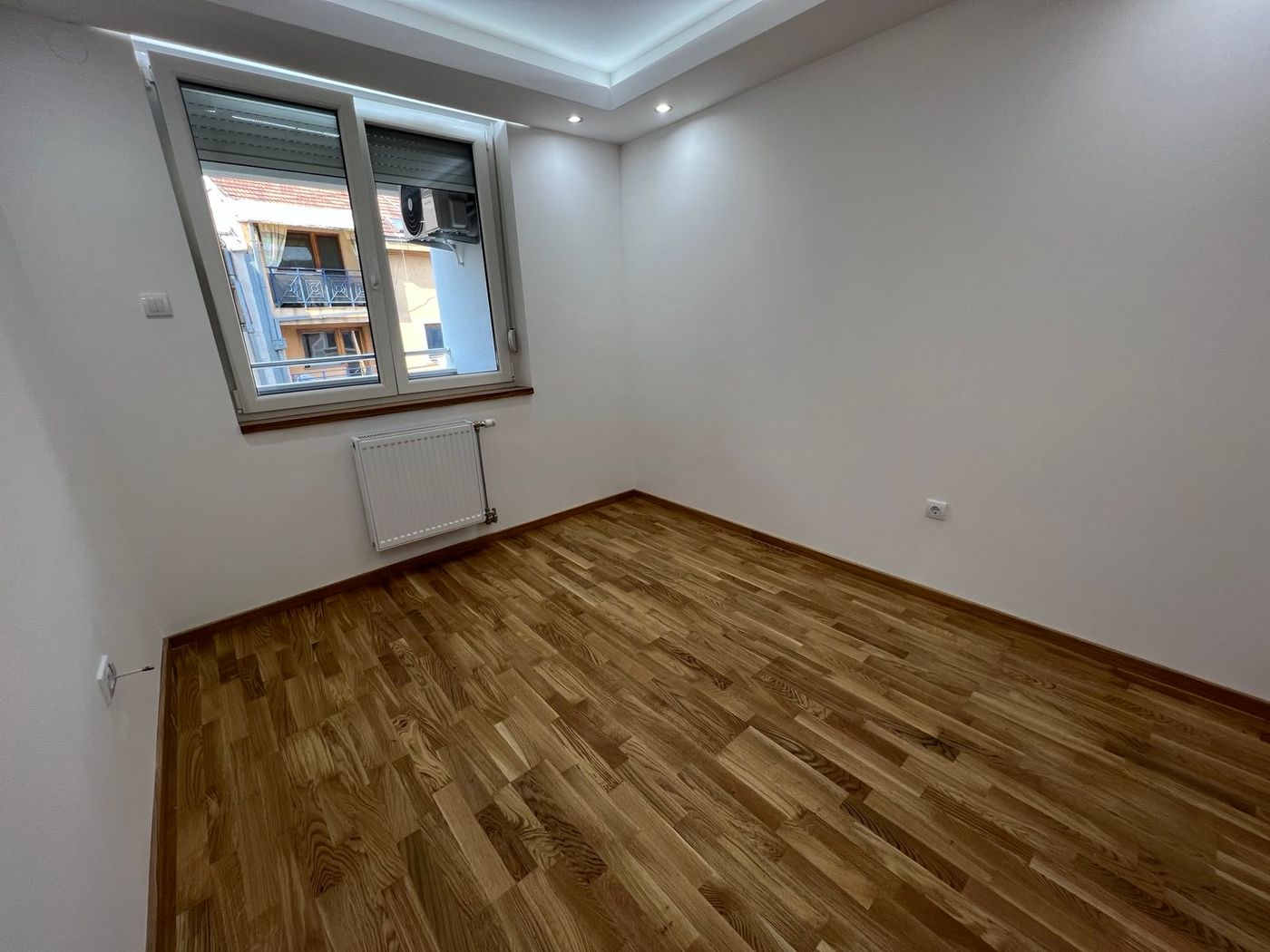 Nov   odmah useljiv   blizina centra   savršen raspored  062 792 583 3