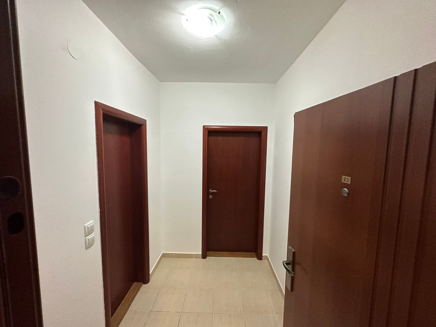 Subotička   kompletno renovirana i uknjižena garsonjera   062 792 583 4