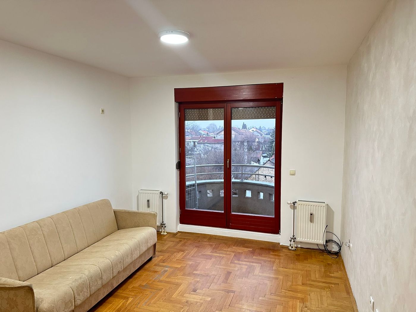 Subotička   kompletno renovirana i uknjižena garsonjera   062 792 583 1