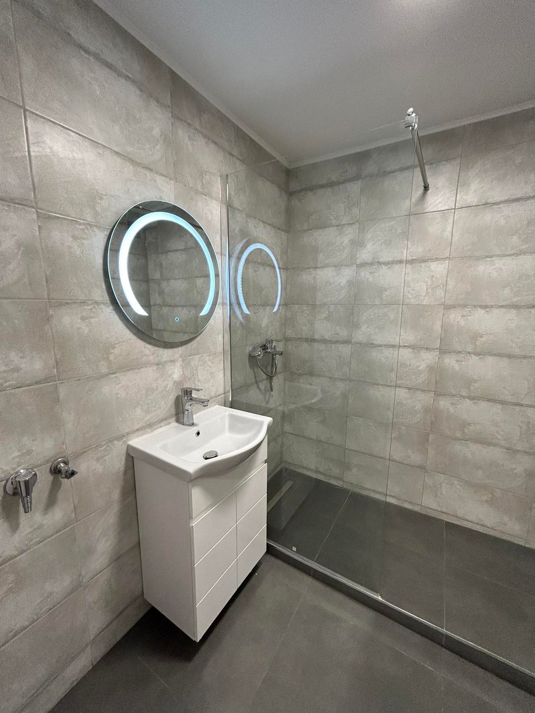 Tozin sokak   Šonsi   fasadna cigla   odmah useljiva garsonjera   062 792 583 4