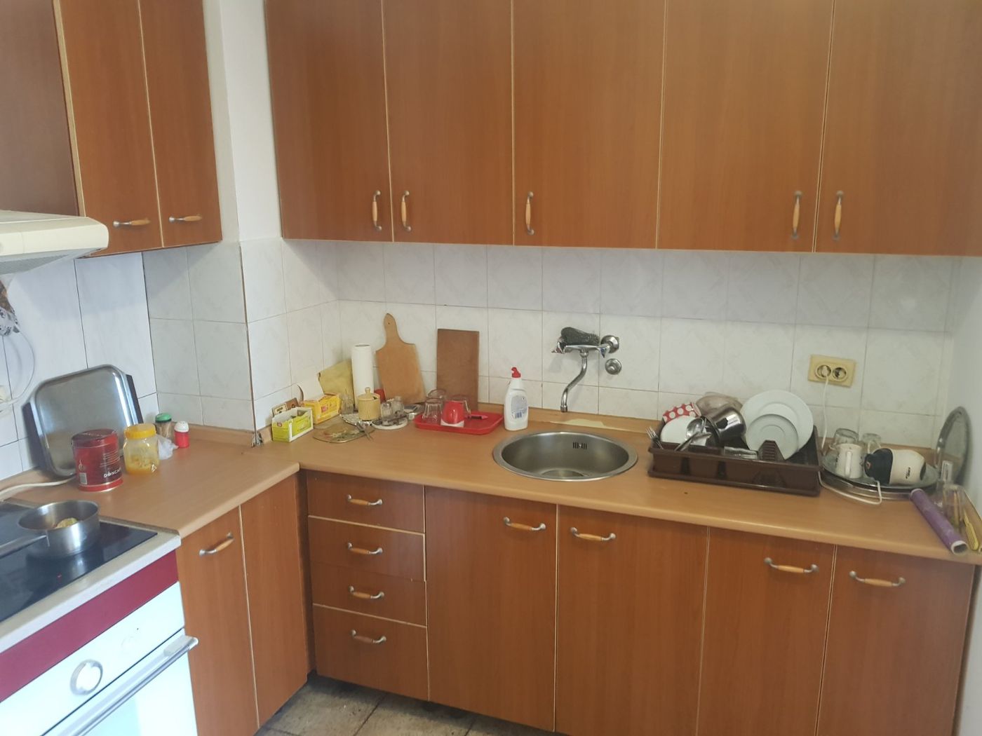 Odlićan dvosoban stan kod Ž Stanice i Nove Detelinare   062 792 583 4