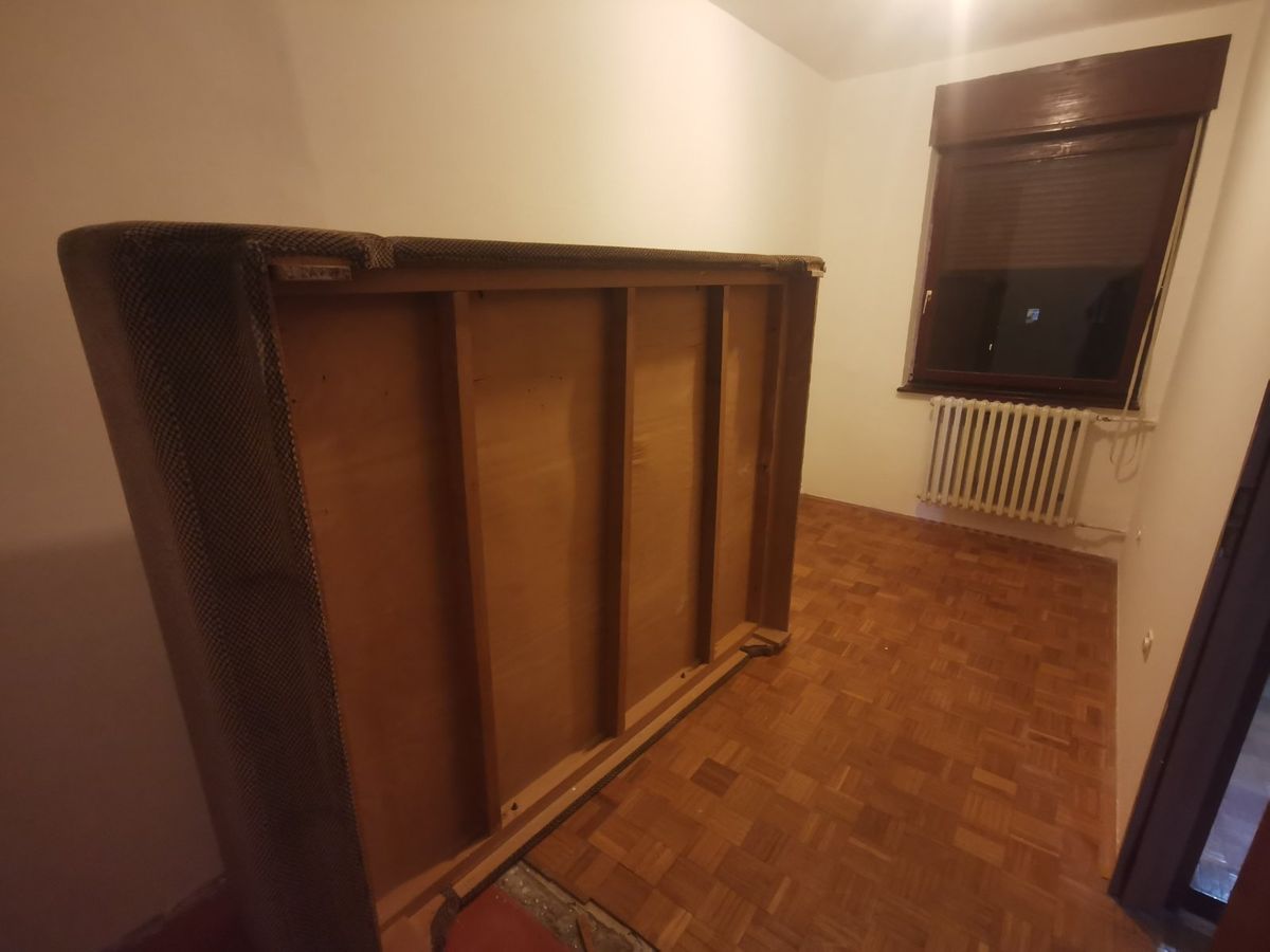 Povoljno   dogovor   odmah useljiv   uknjižen stan   062 792 583 4