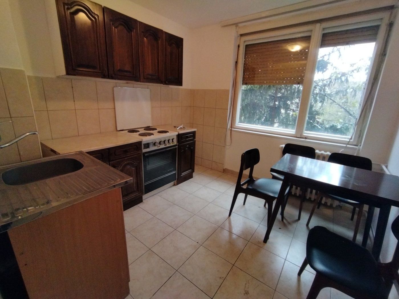 Odmah useljiv  uknjižen dvosoban stan   062 792 583 3