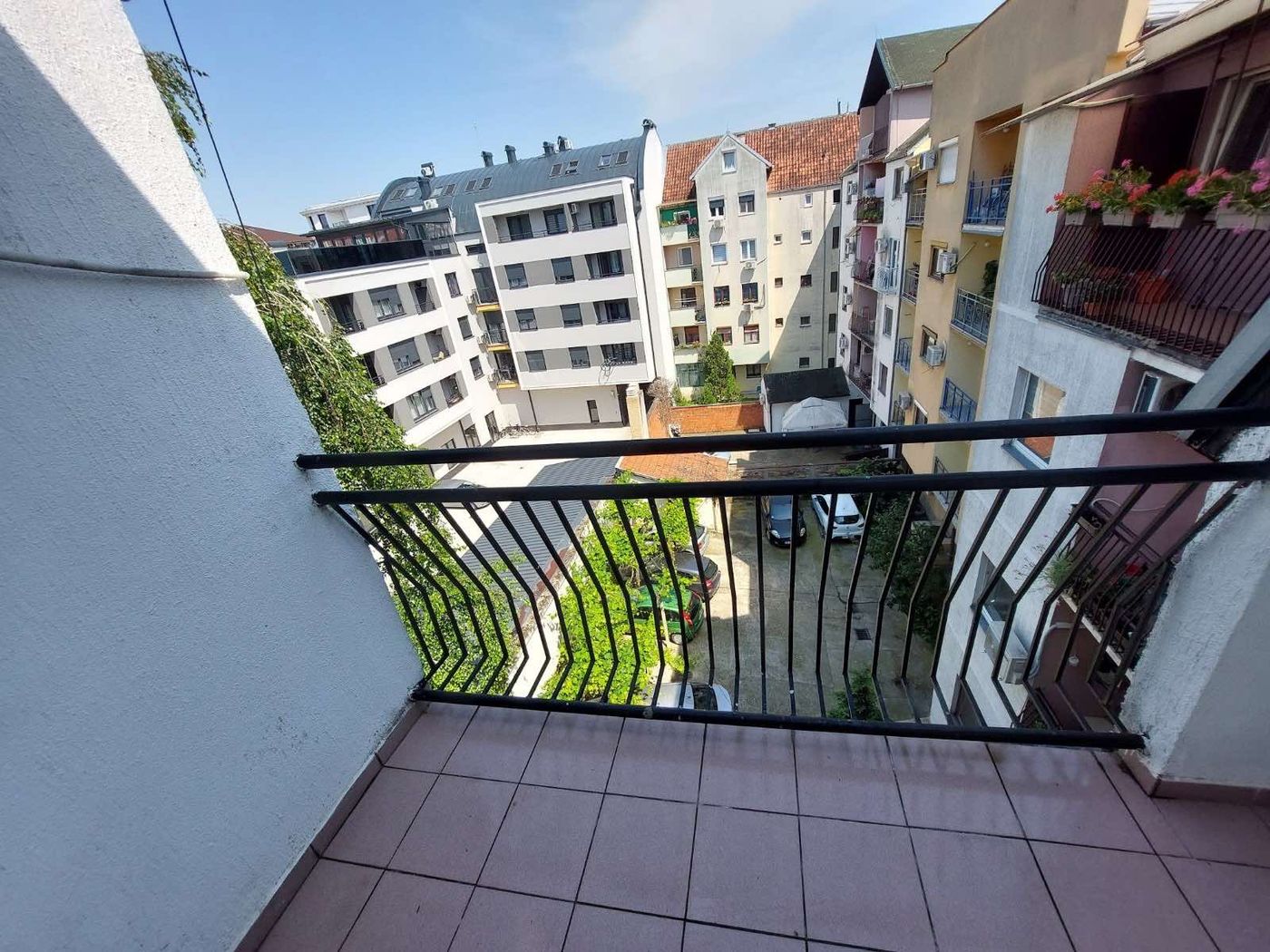 Uknjižen dvosoban stan   namešten   bez ulaganja   062 792 583 5