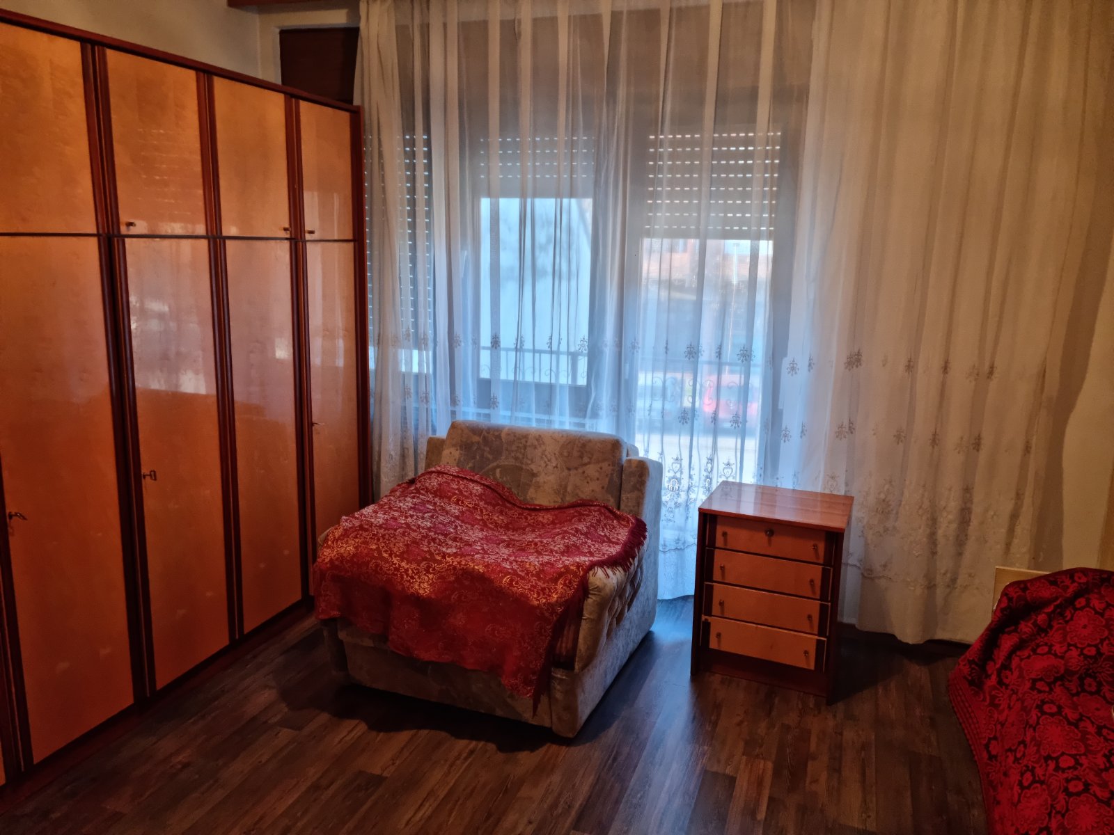 Porodicna kuca sa spratnom kucom u dvoristu 4