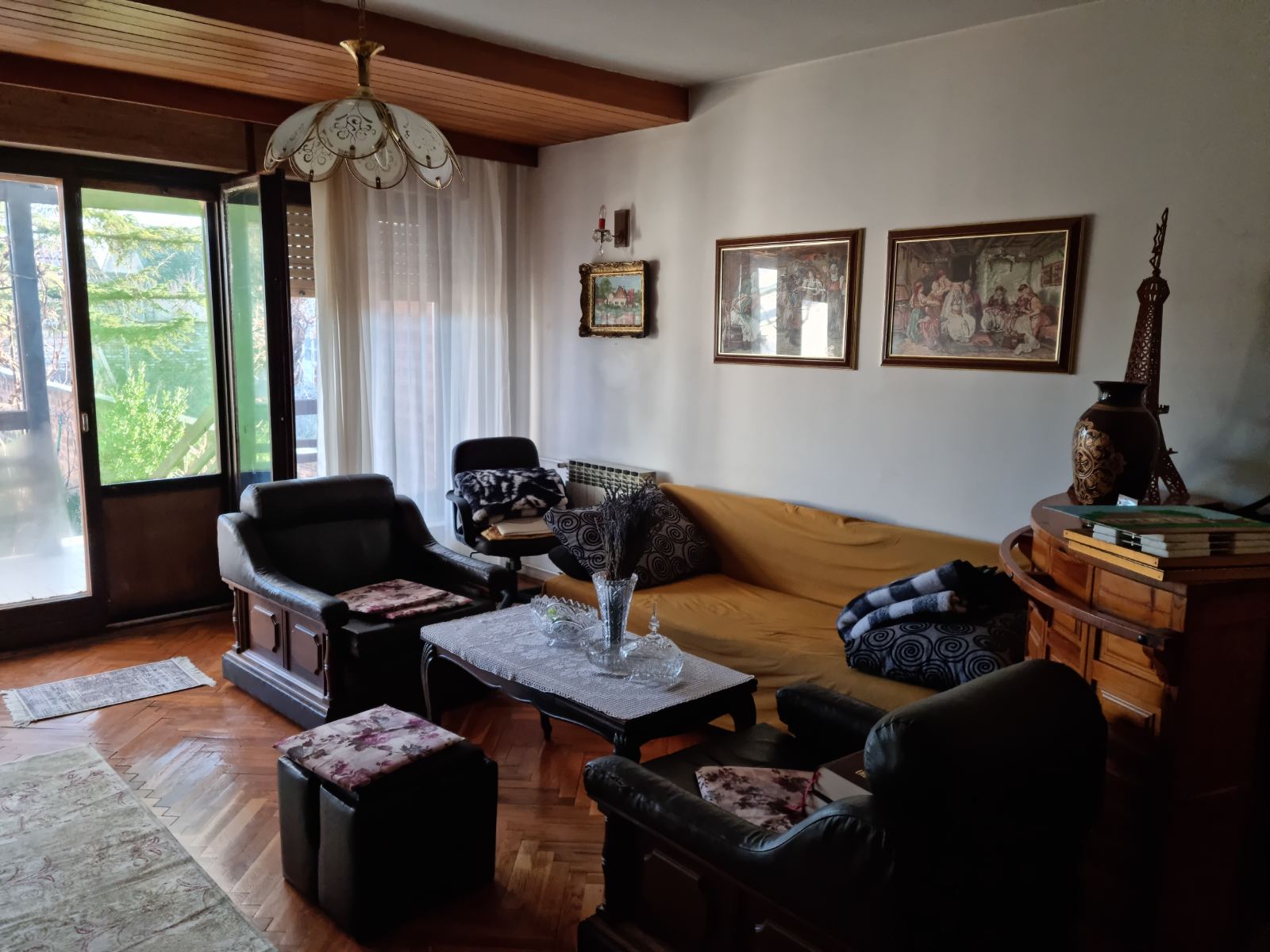 Porodicna kuca sa spratnom kucom u dvoristu 2