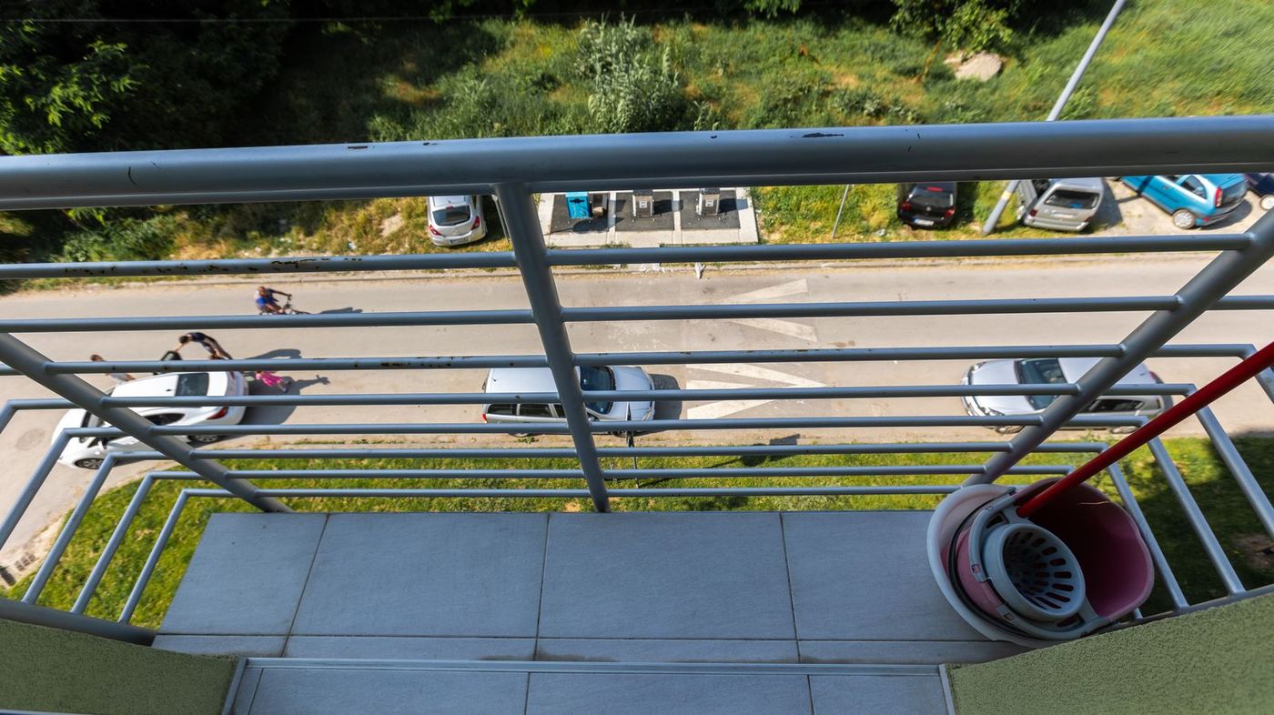 Uknjižen odličan jednoiposoban stan   namešten   062 792 583 5