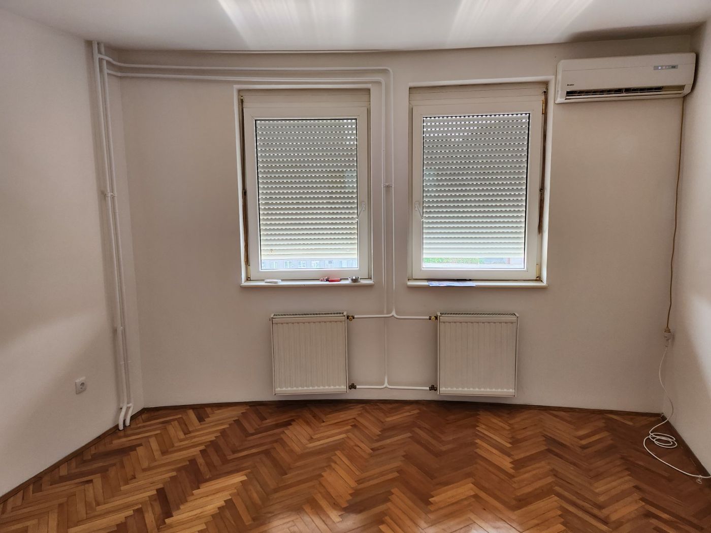 Odmah useljiva garsonjera na Socijalnom   062 792 583 2