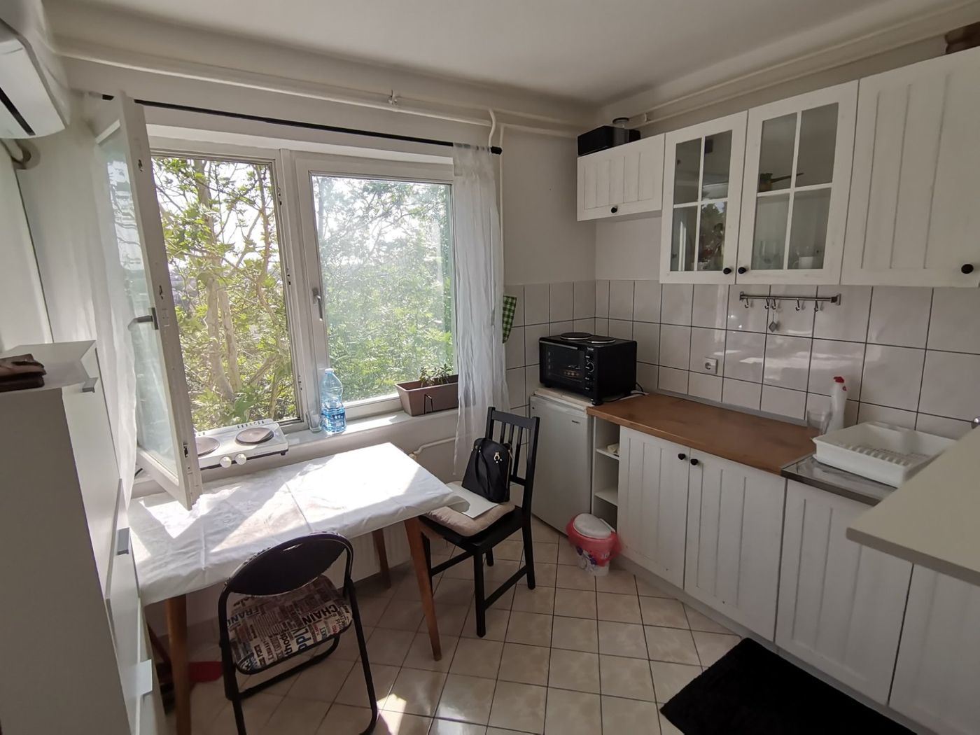 Uknjižen  namešten jednosoban stan   062 792 583 3