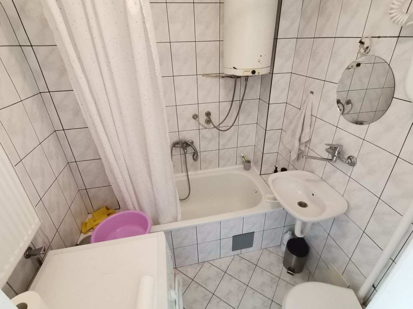 Uknjižen  namešten jednosoban stan   062 792 583 4