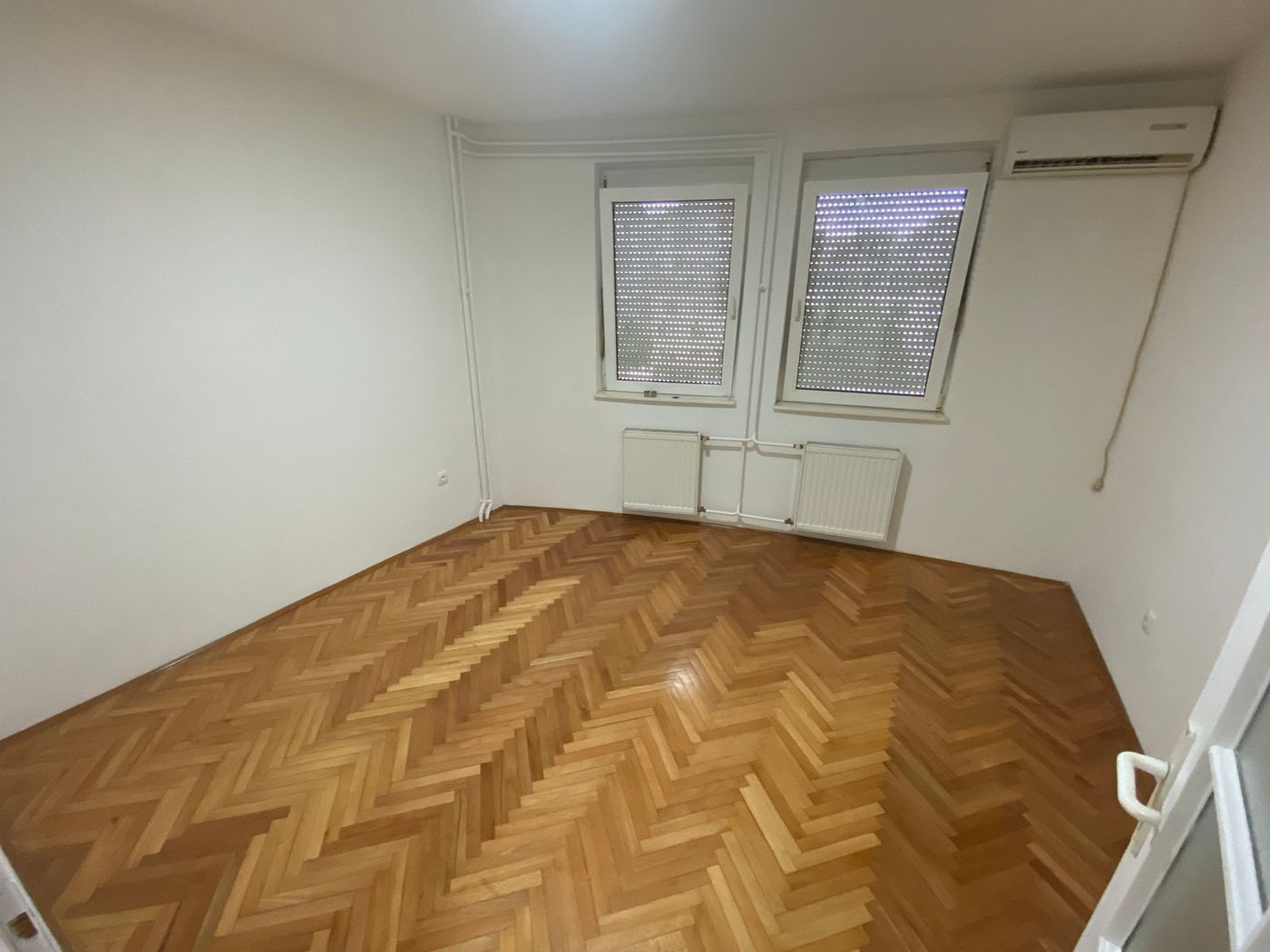 Odmah useljiva garsonjera na Socijalnom   062 792 583 3