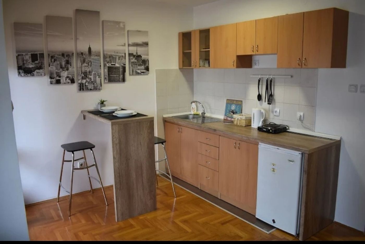 Nameštena garsonjera na top lokaciji  2