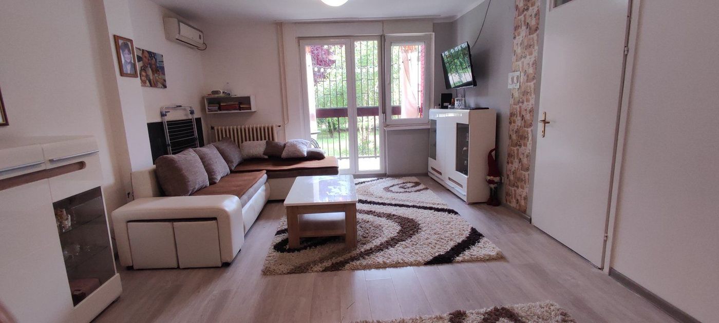 Renoviran stan u mirnom delu grada 1