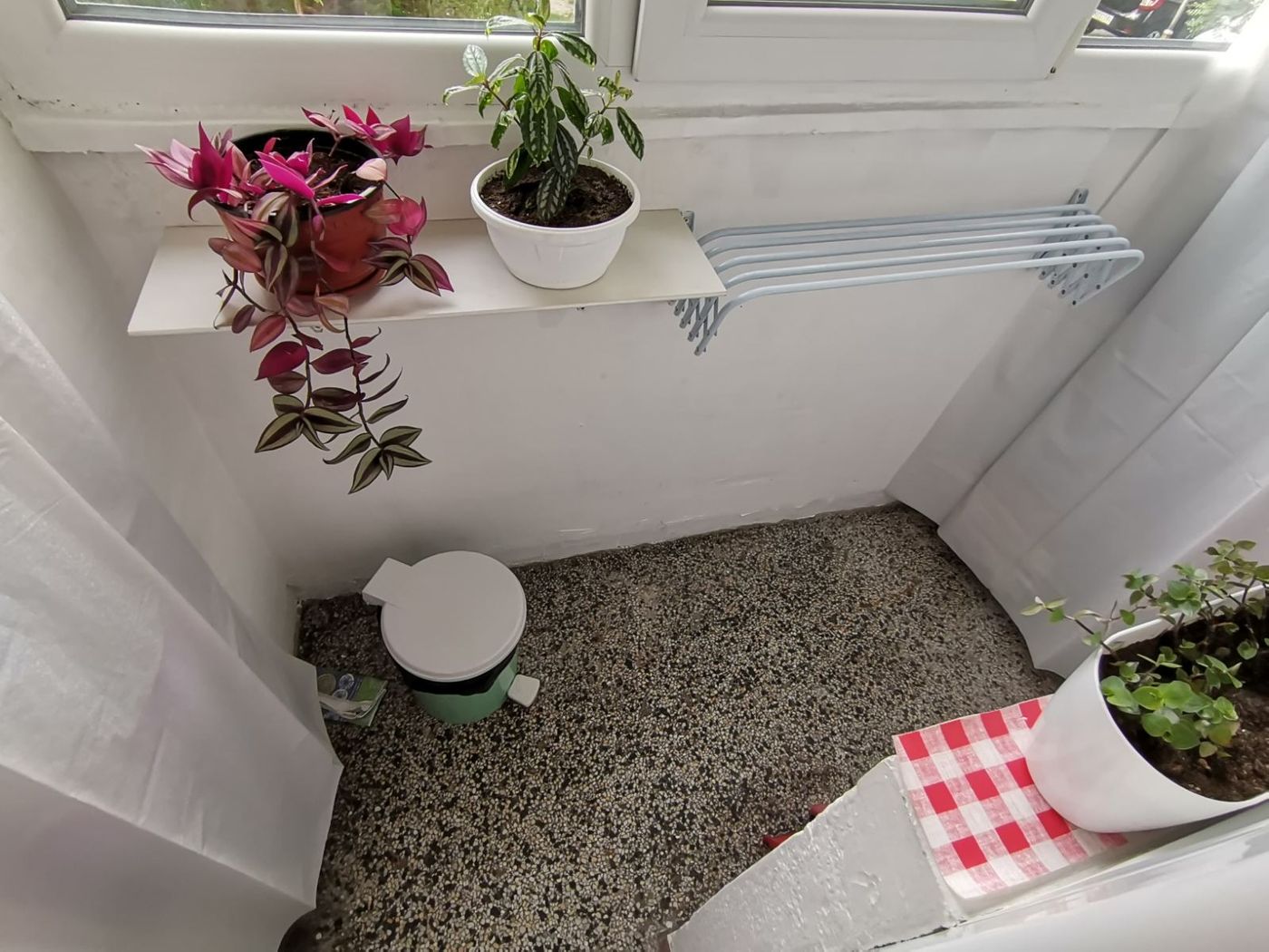 Povoljan dvosoban stan kod Ž Stanice  3m do prozora   062 729 583 4