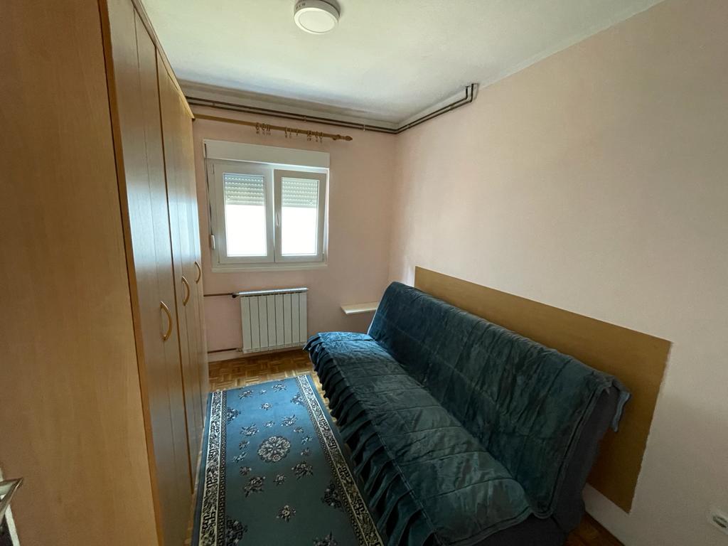 Izdajem prizemlje kuce na Ledinama 4