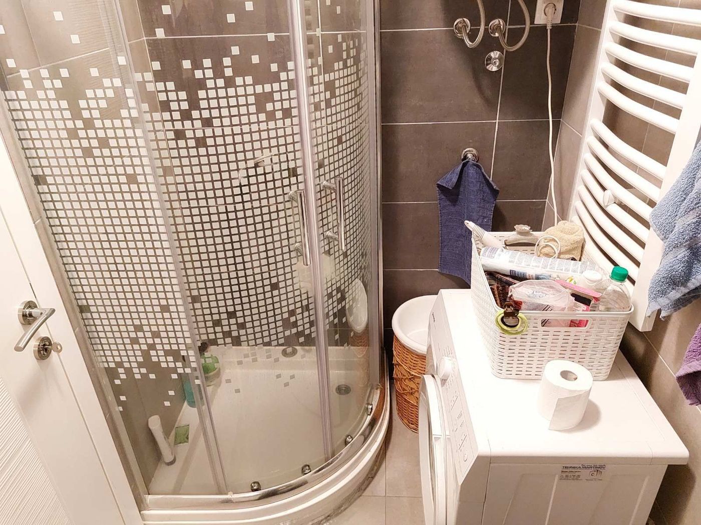 Trosoban stan sjajnog rasporeda saparking mestom 4