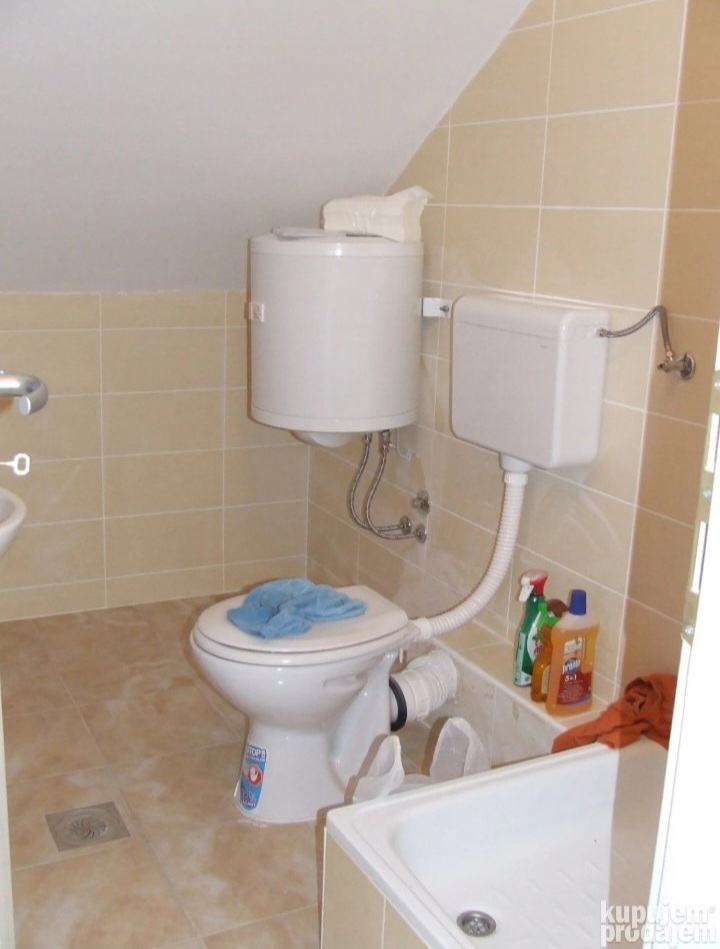 Jednosoban stan na Adicama   garaža u dvorištu 4