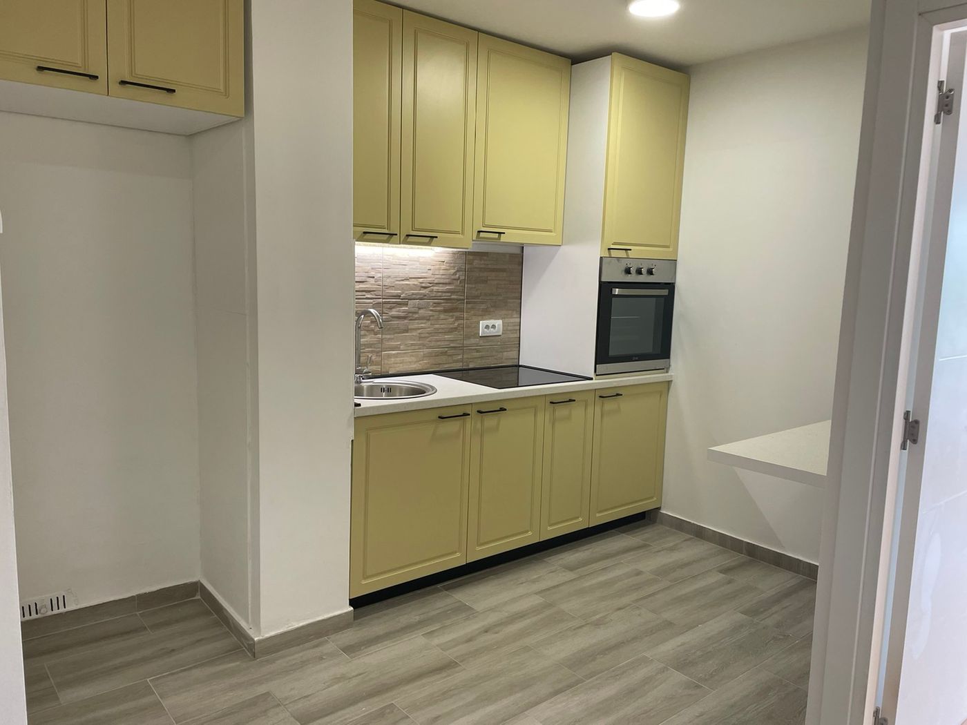 Uknjižen jednoiposoban stan   bez ulaganja 3