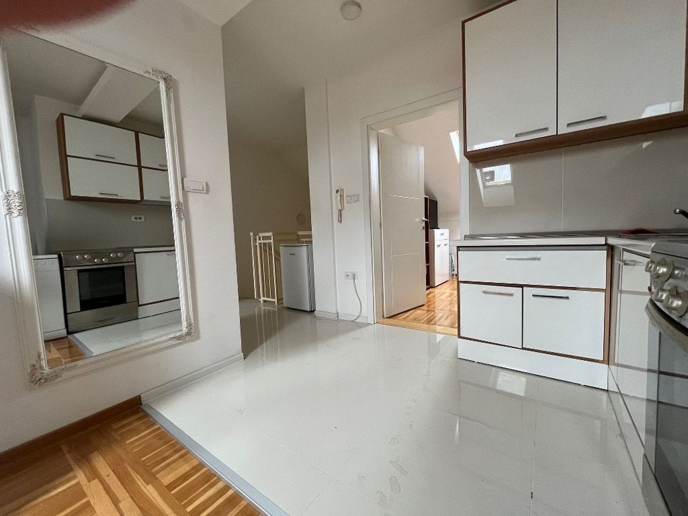 Odličan dvosoban stan na traženoj lokaciji 2