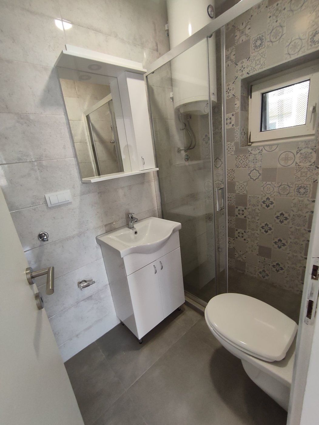 Renovirana garsonjera   useljiva 4