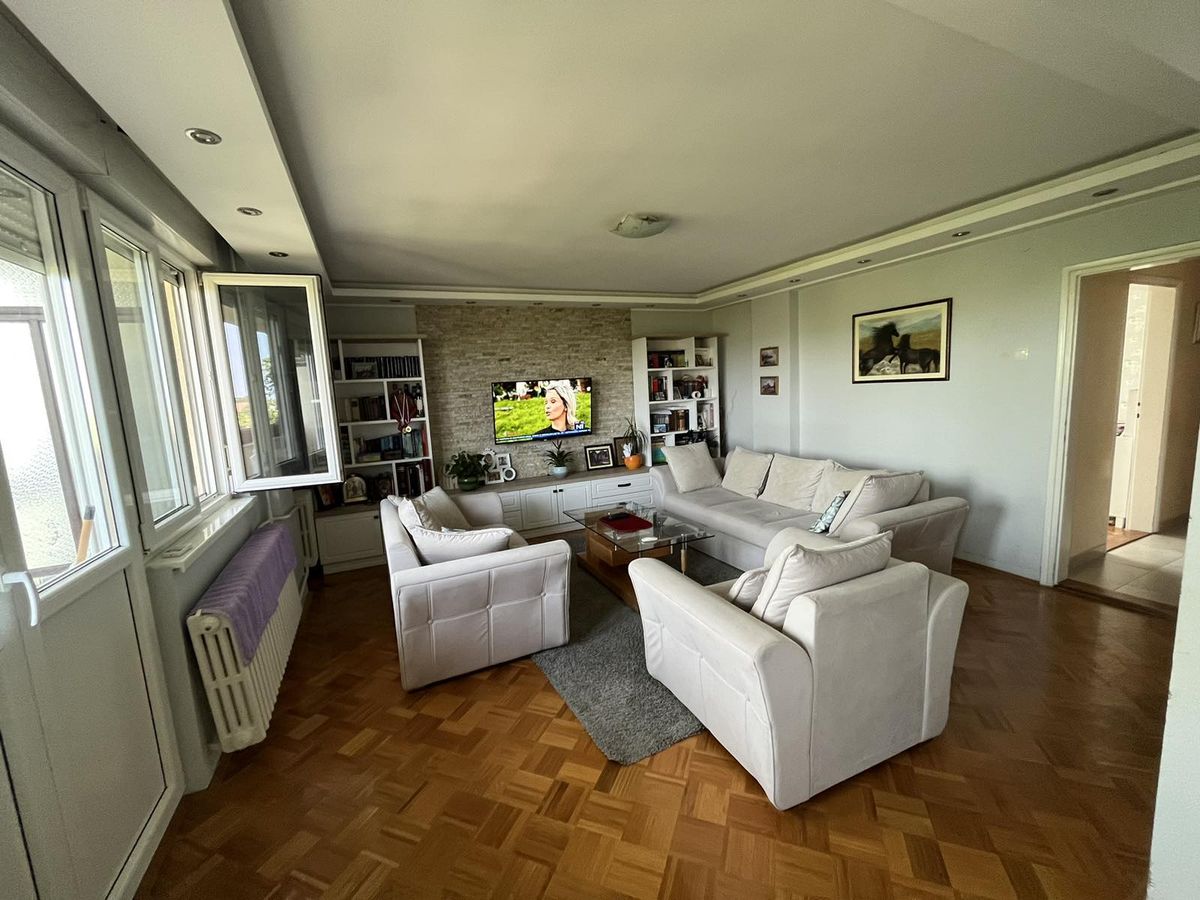 Trosoban stan idealnog rasporeda   bez ulaganja  1