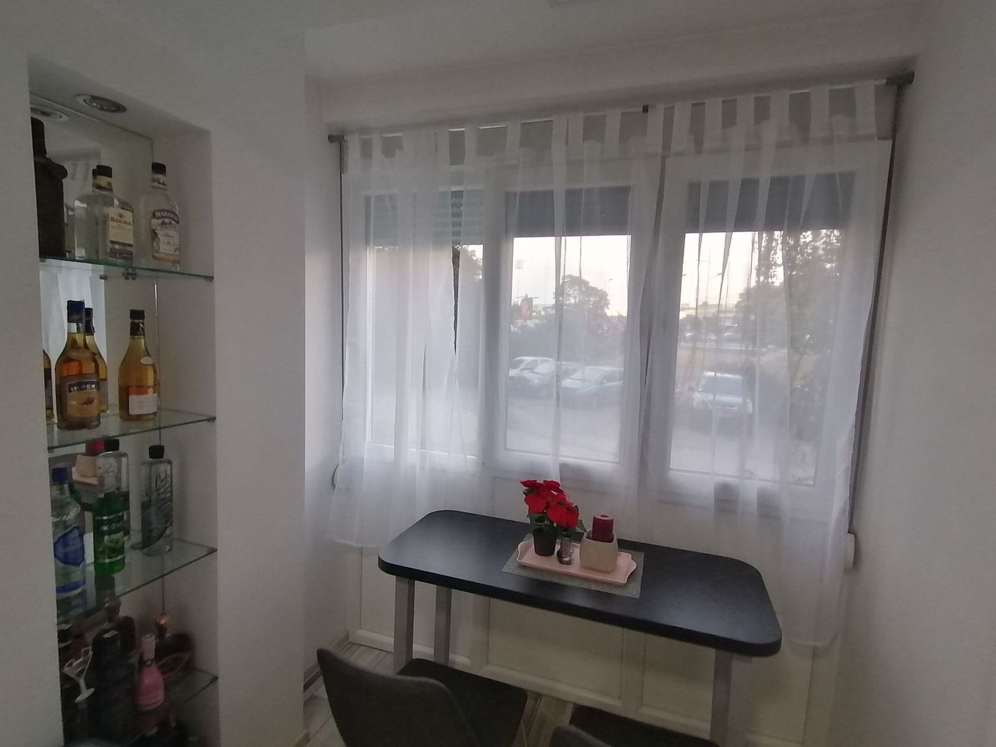 Dvosoban stan   renoviran na sjajnoj lokaciji 4