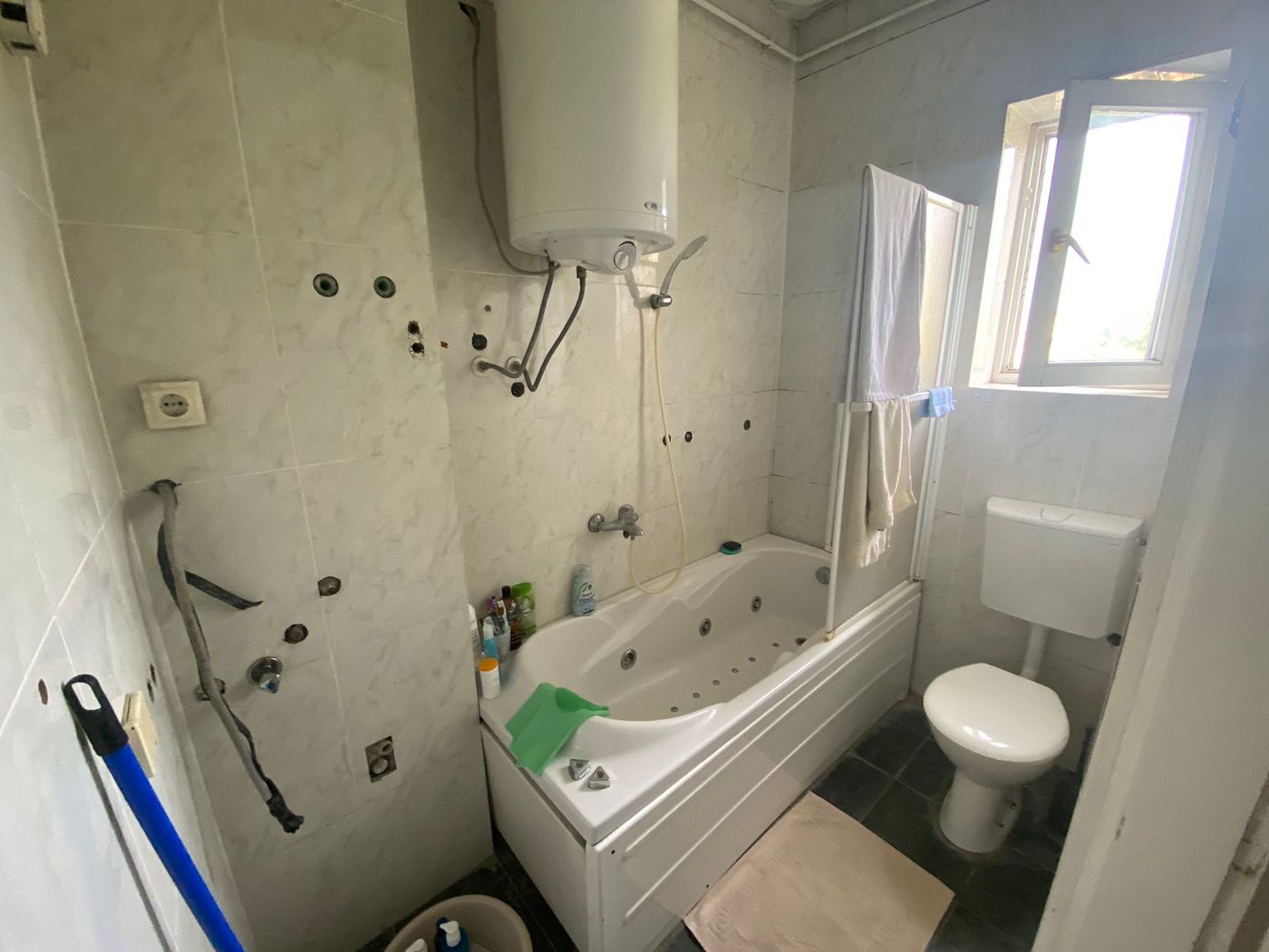 P o v o lj n o  sjajan trosoban stan na Adamovićevom naselju  4