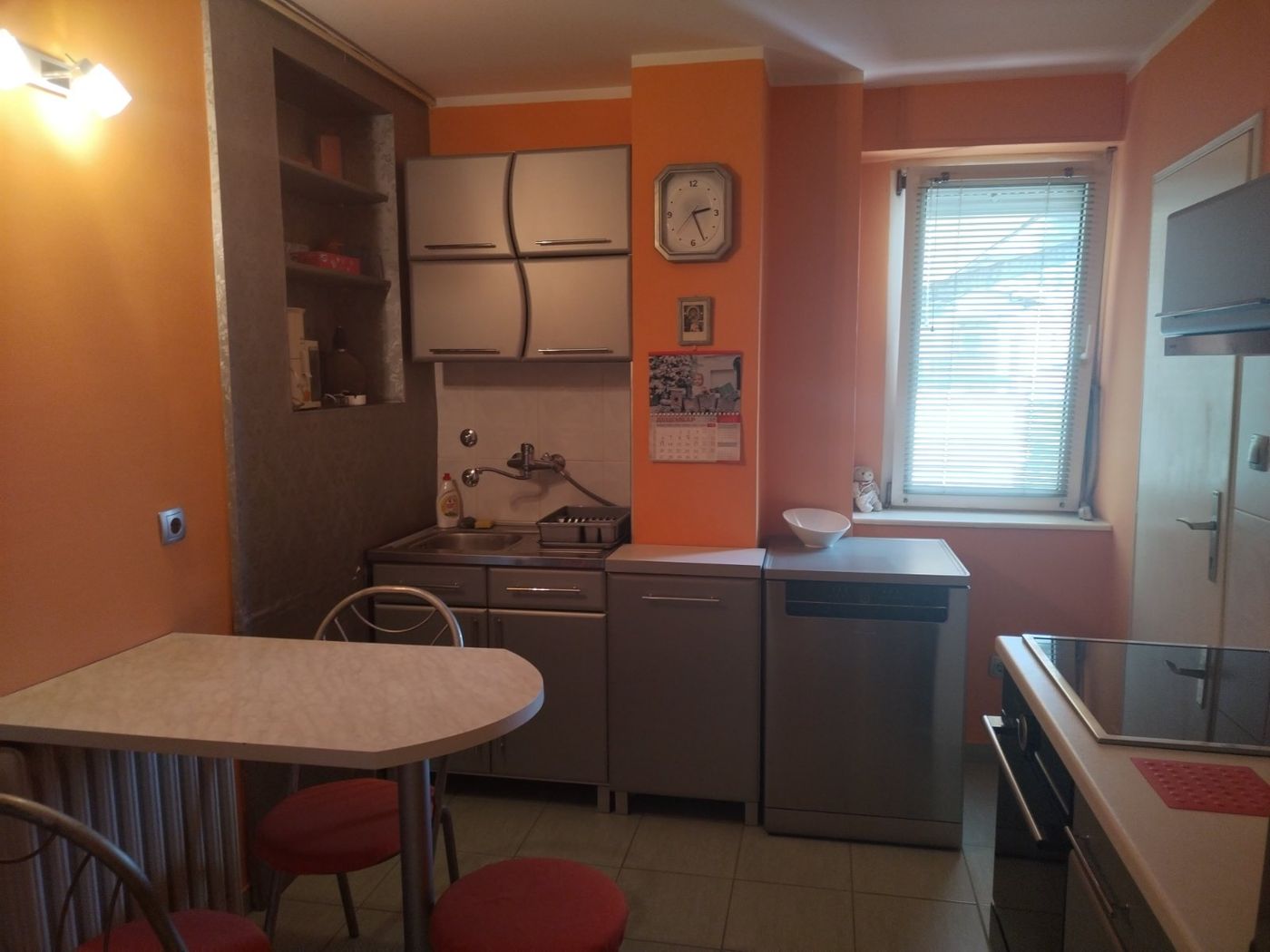 Namešten porodični stan na mirnoj lokaciji 2