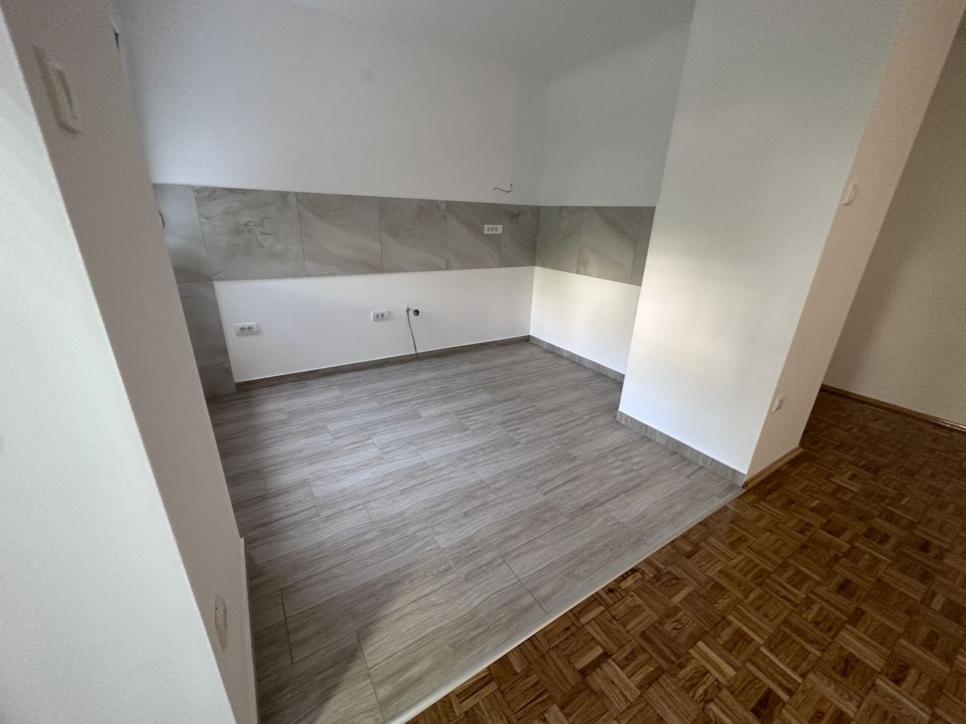 Renoviran dvosoban stan sa prelepom terasom   odmah useljiv 2