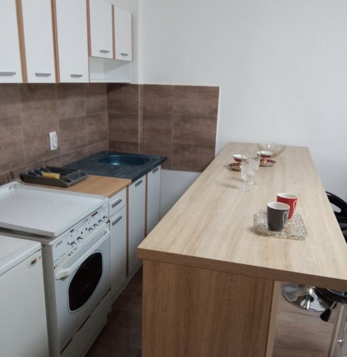 Nameštena garsonjera na Limanu 4  2