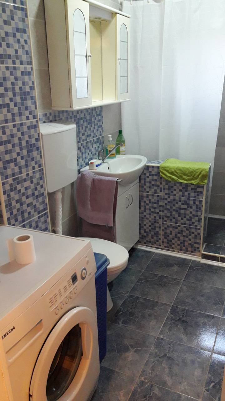 Izdajem jednoiposoban stan  Jovanke Radakovic  Mirjevo 2