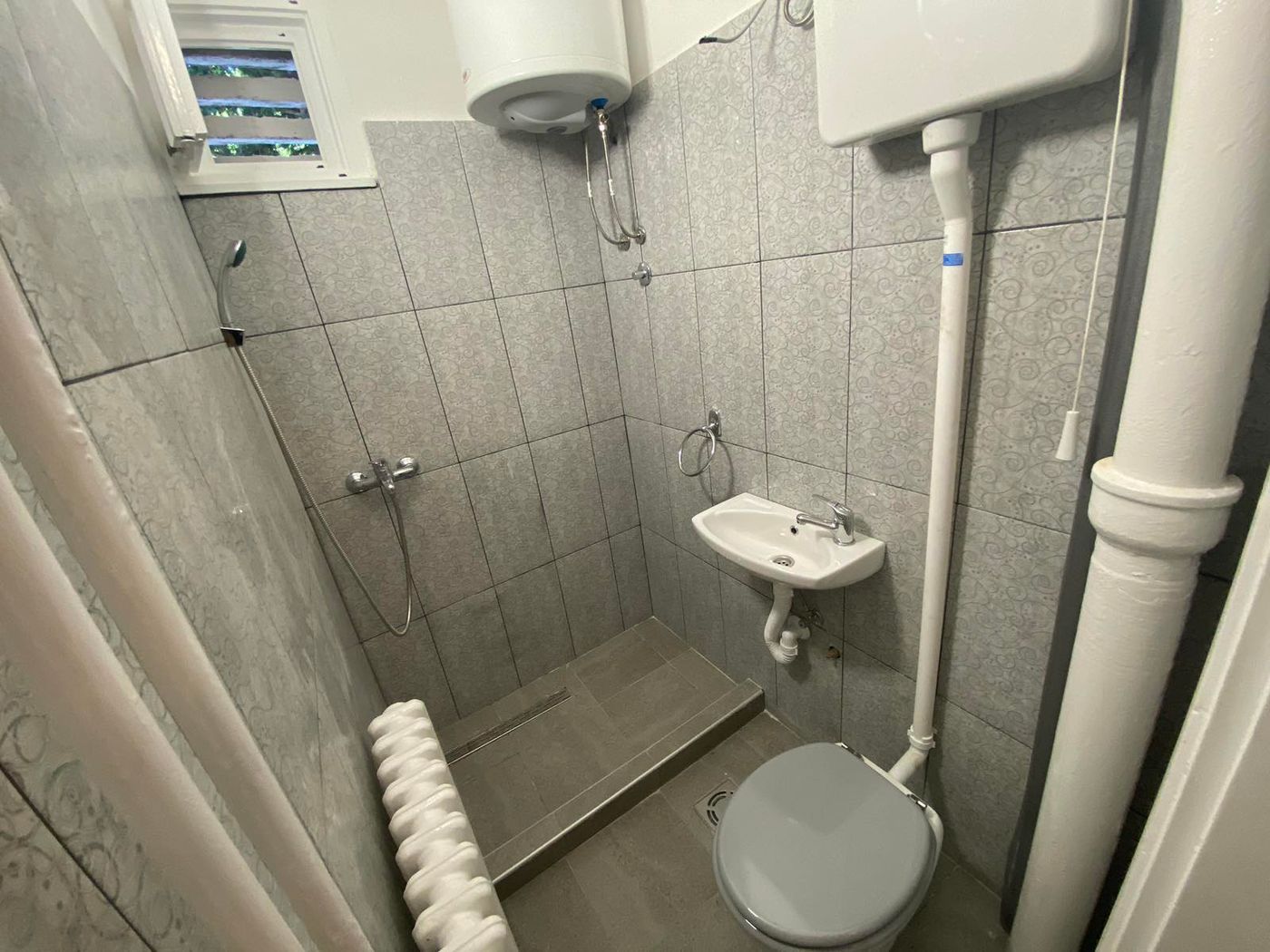 Kompletno renoviran stan na mirnoj lokaciji   useljiv   4