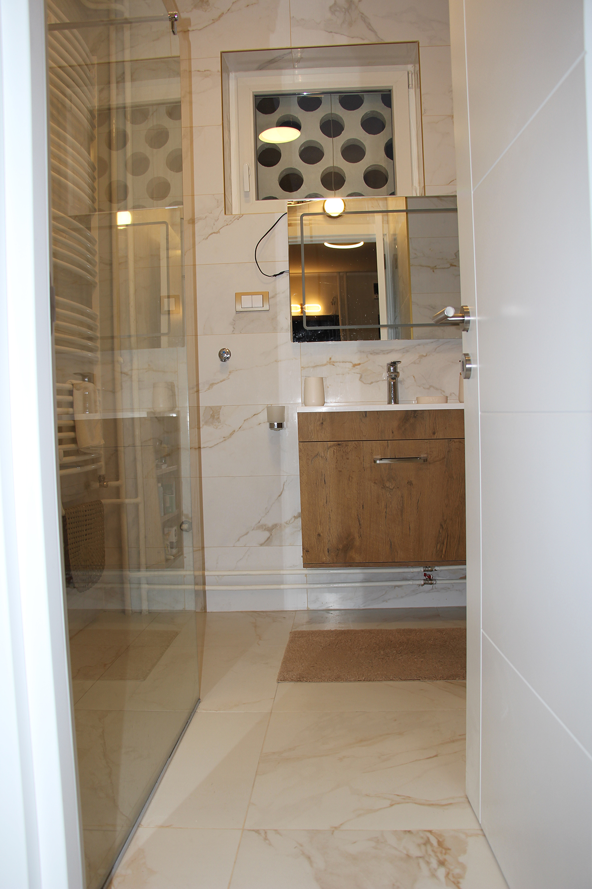 Luksuzno sređen polusalonski stan u strogom centru 3