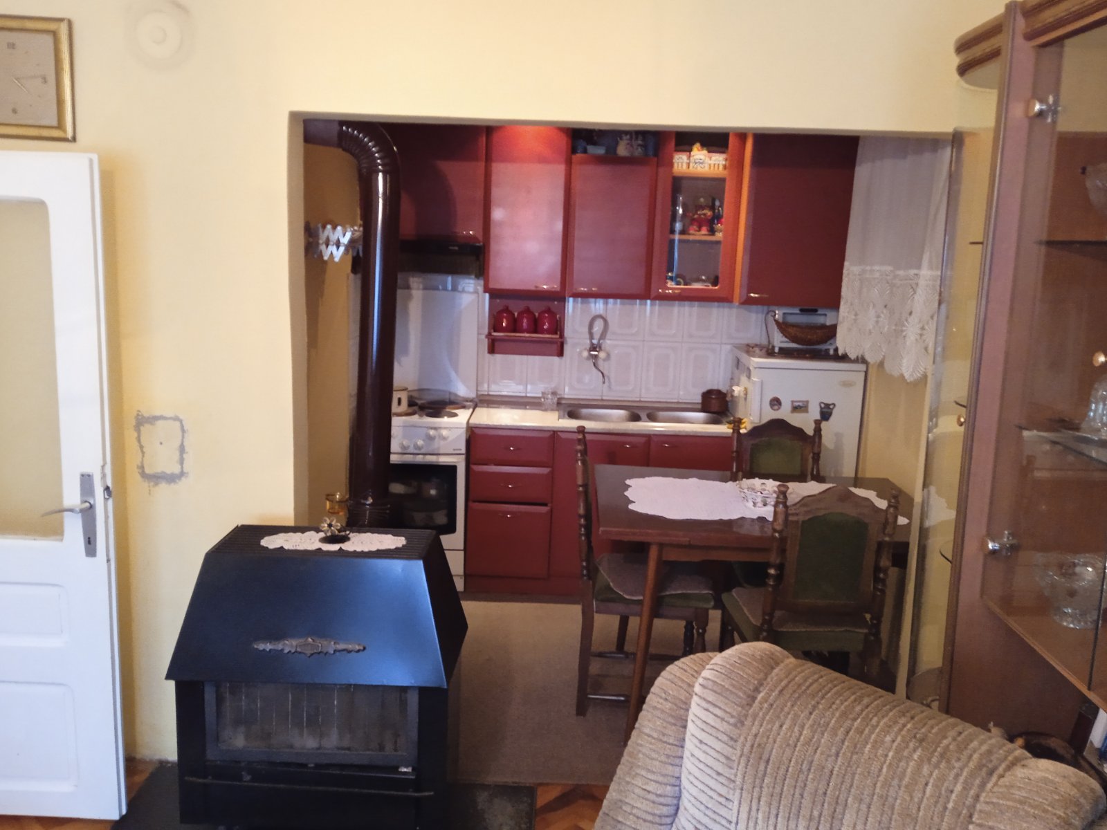 Stan u kuci  trosoban   75 kvadrata 2