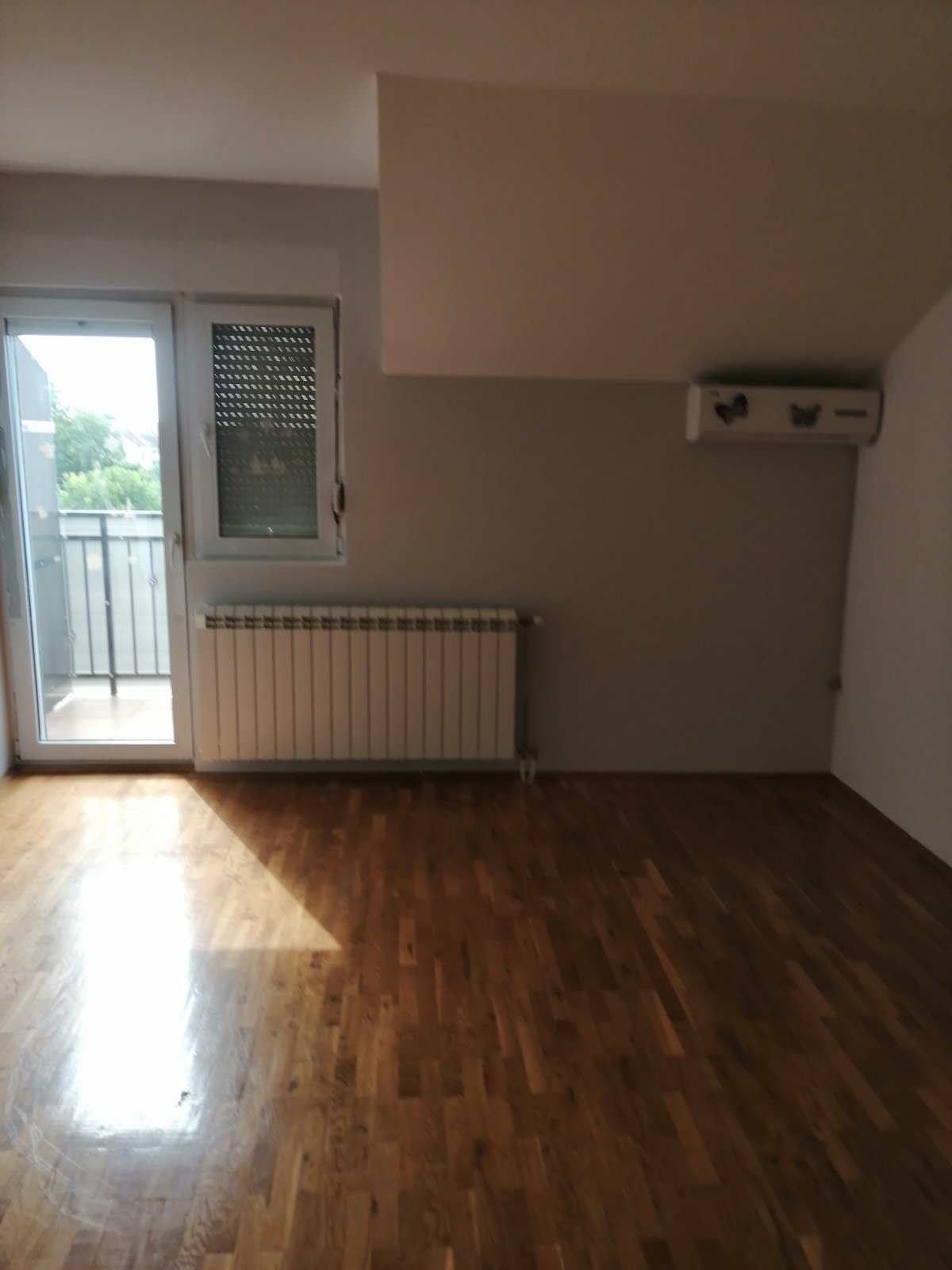 Izdajem stan u Batajnici 2