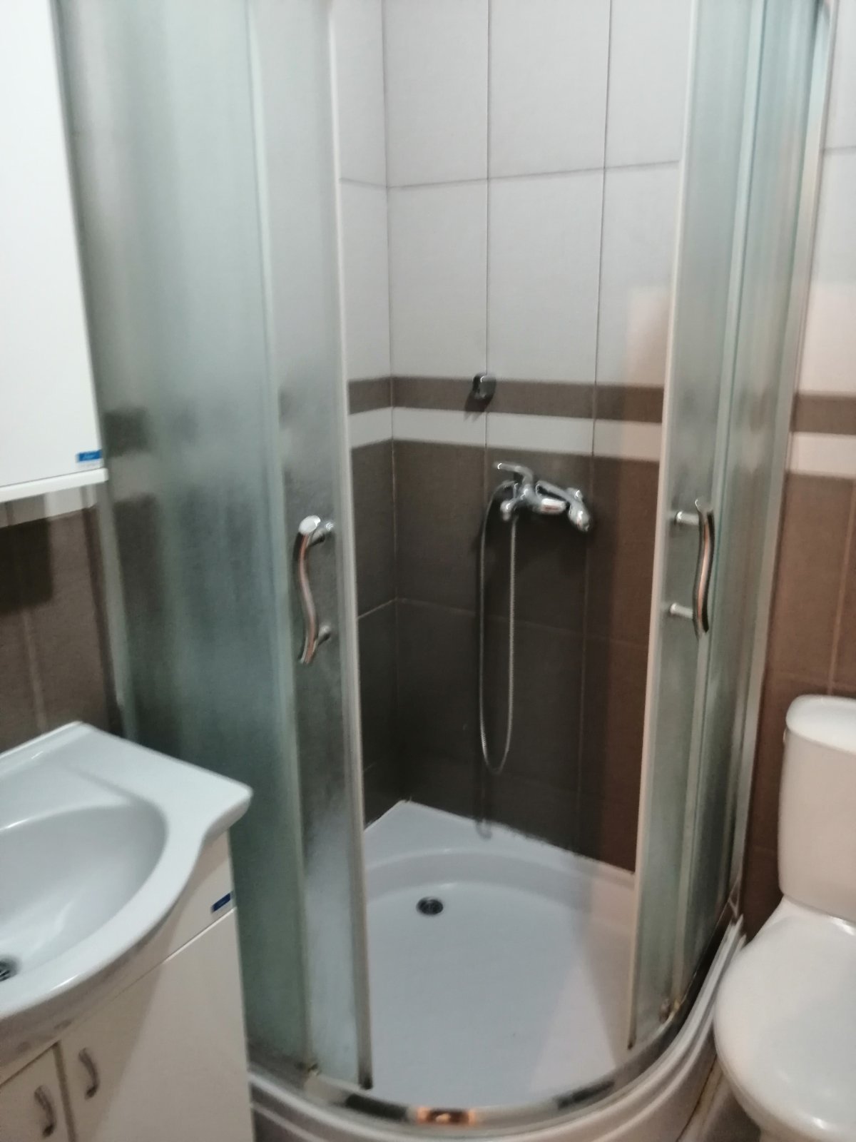 Izdajem stan u Batajnici 4