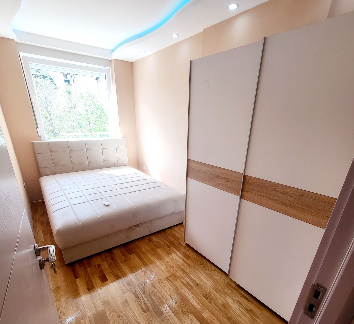 Kompletno renoviran jednoiposoban stan   namešten 3