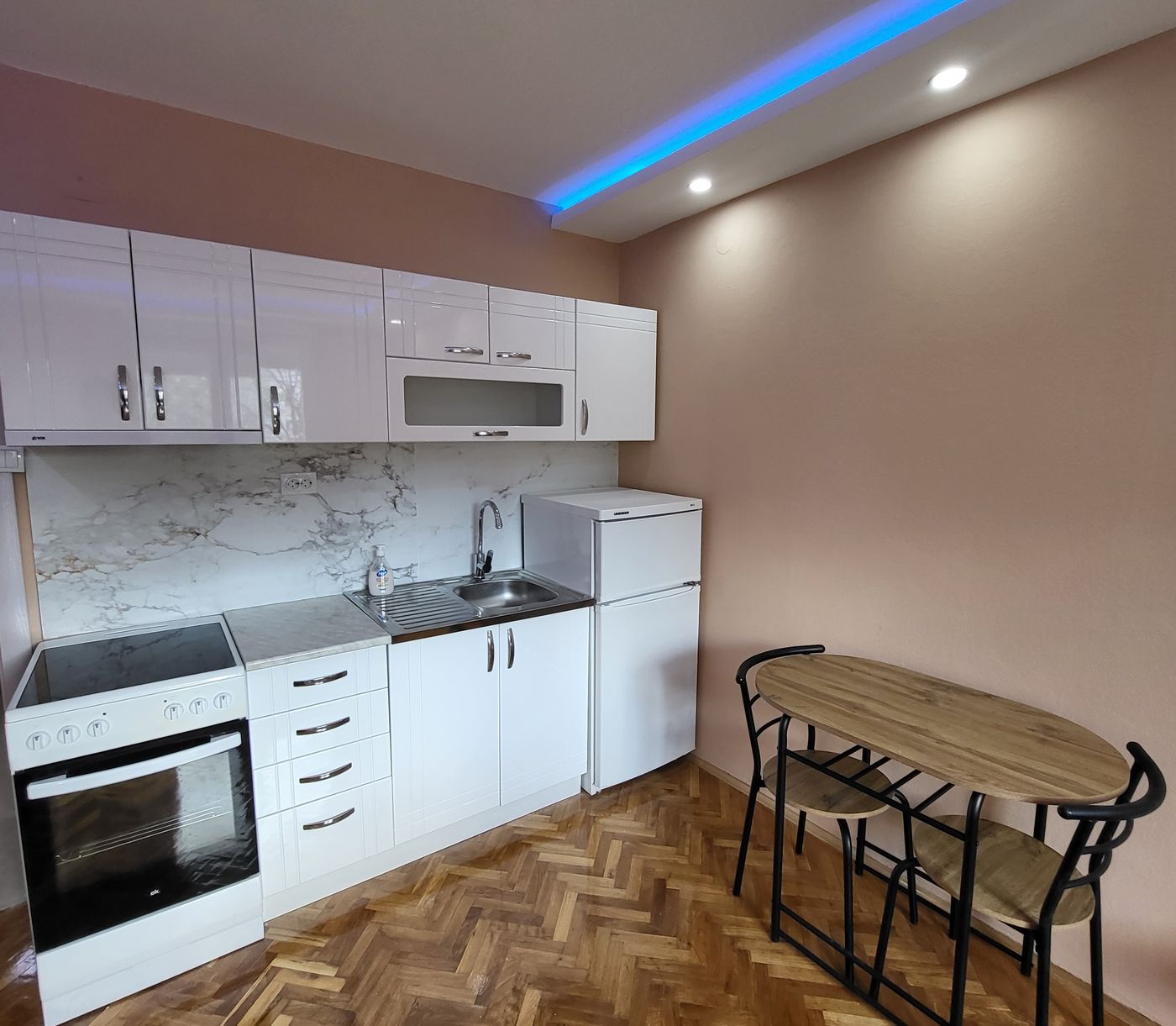 Kompletno renoviran jednoiposoban stan   namešten 2