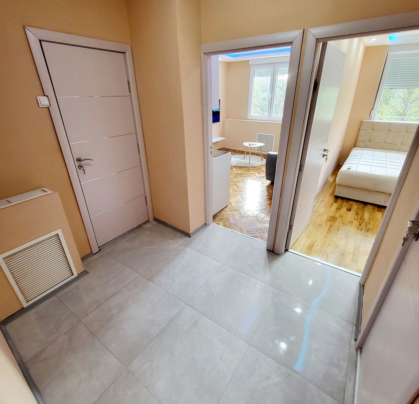 Kompletno renoviran jednoiposoban stan   namešten 4