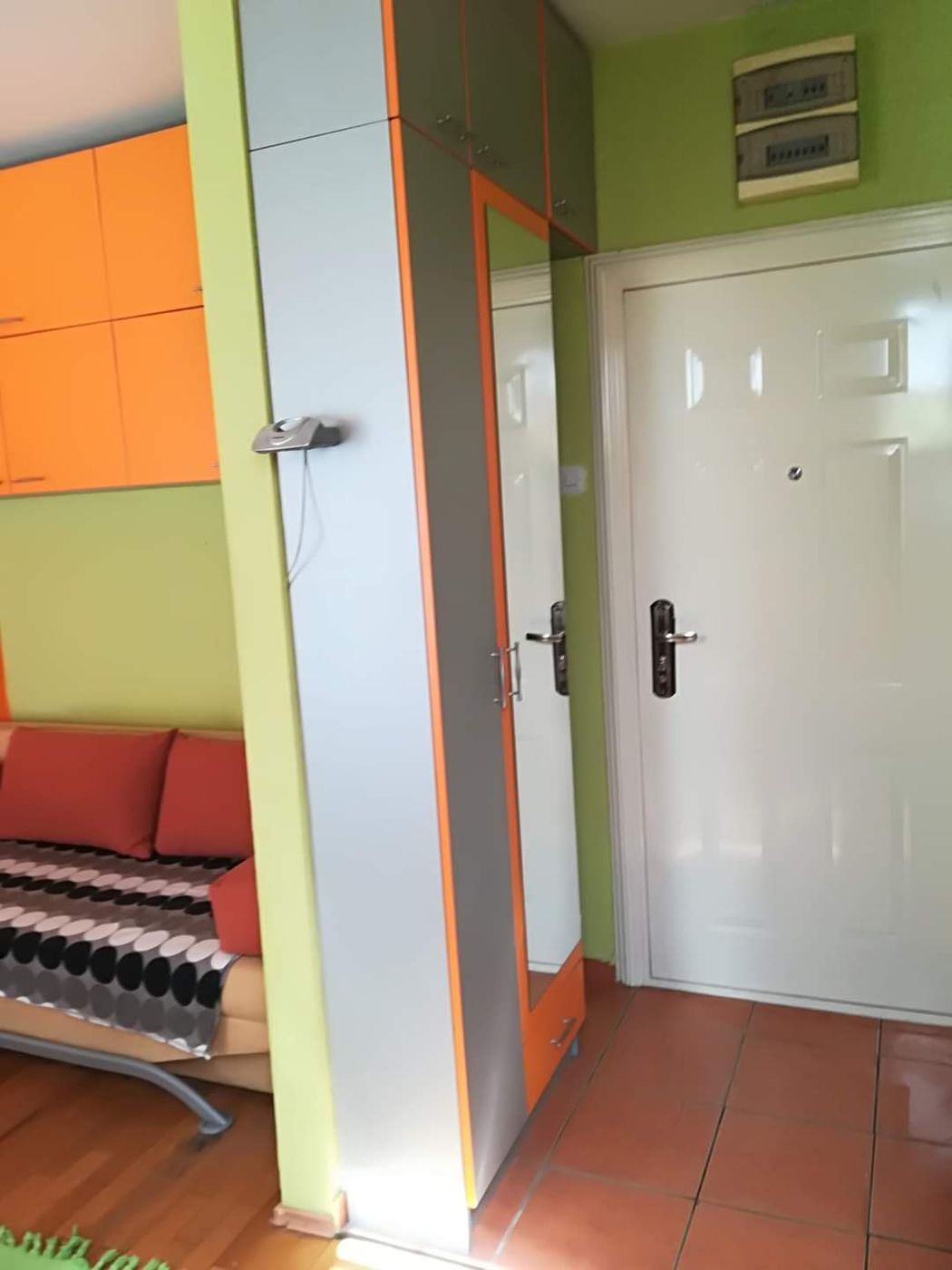 Preko puta medicinskog fakulteta   odlična garsonjera sa parking mestom 5