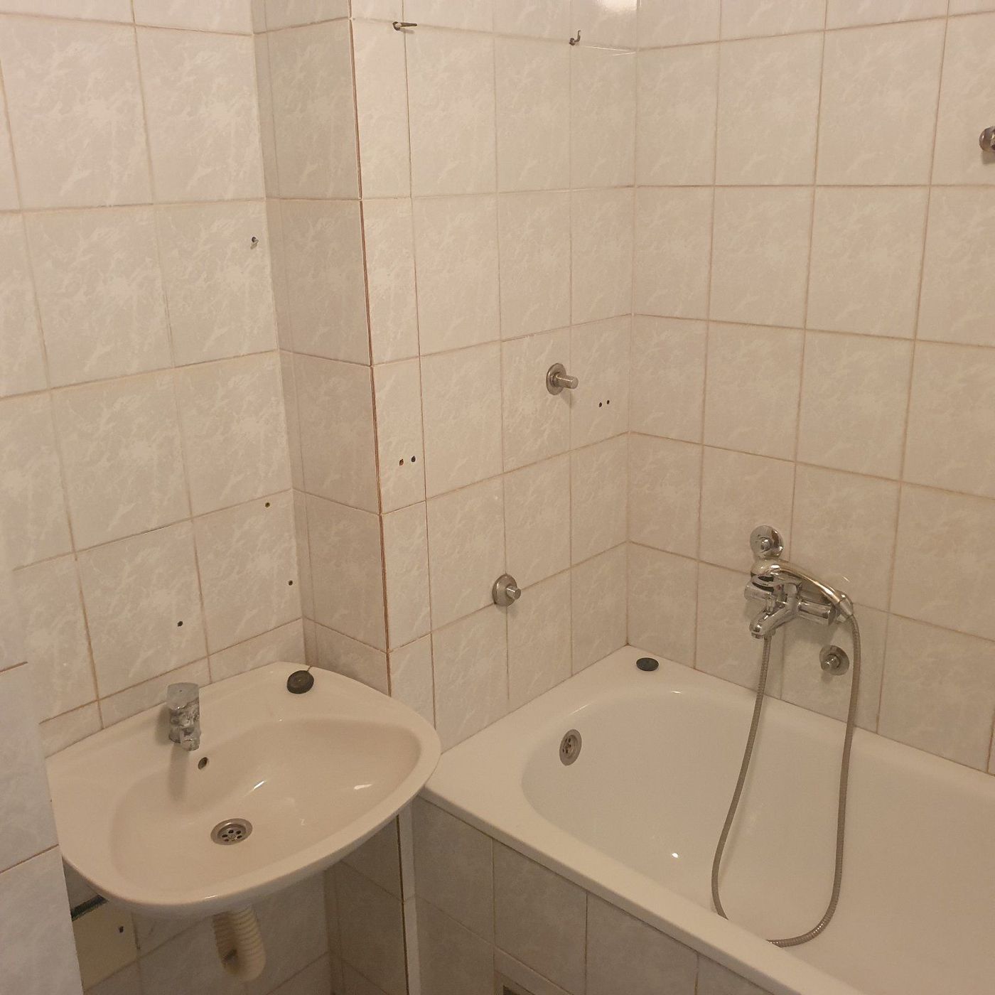 Renoviran i useljiv stan odičnog rasporeda 4