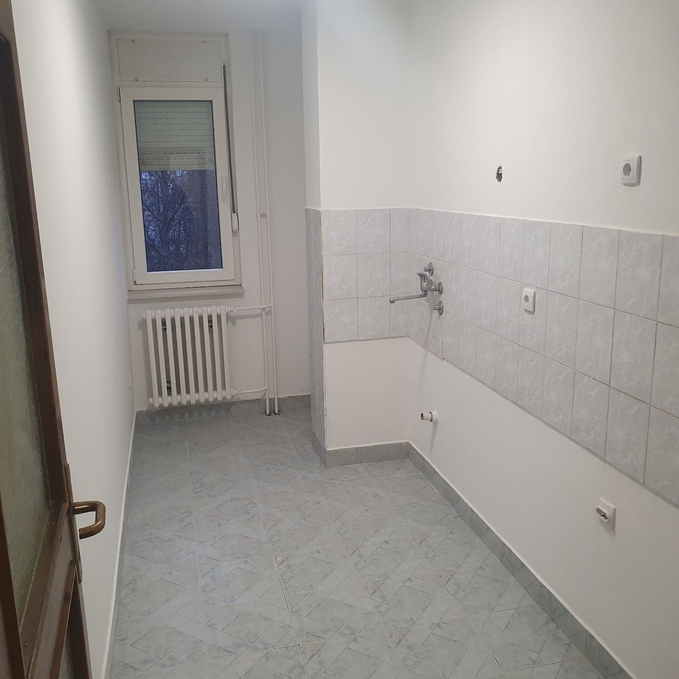 Renoviran i useljiv stan odičnog rasporeda 3