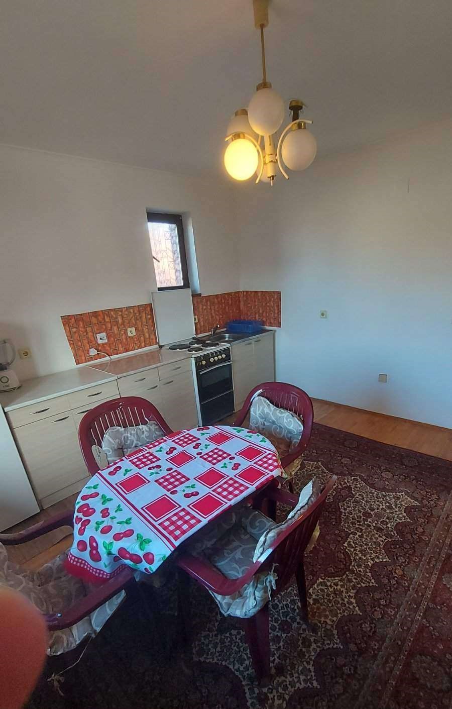 Izdajem apartman i sobe za ucenice 2