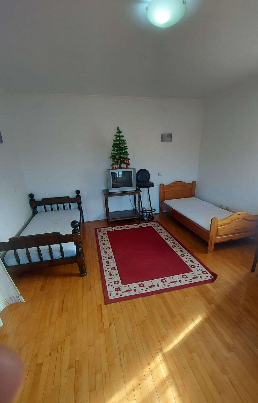 Izdajem apartman i sobe za ucenice 5