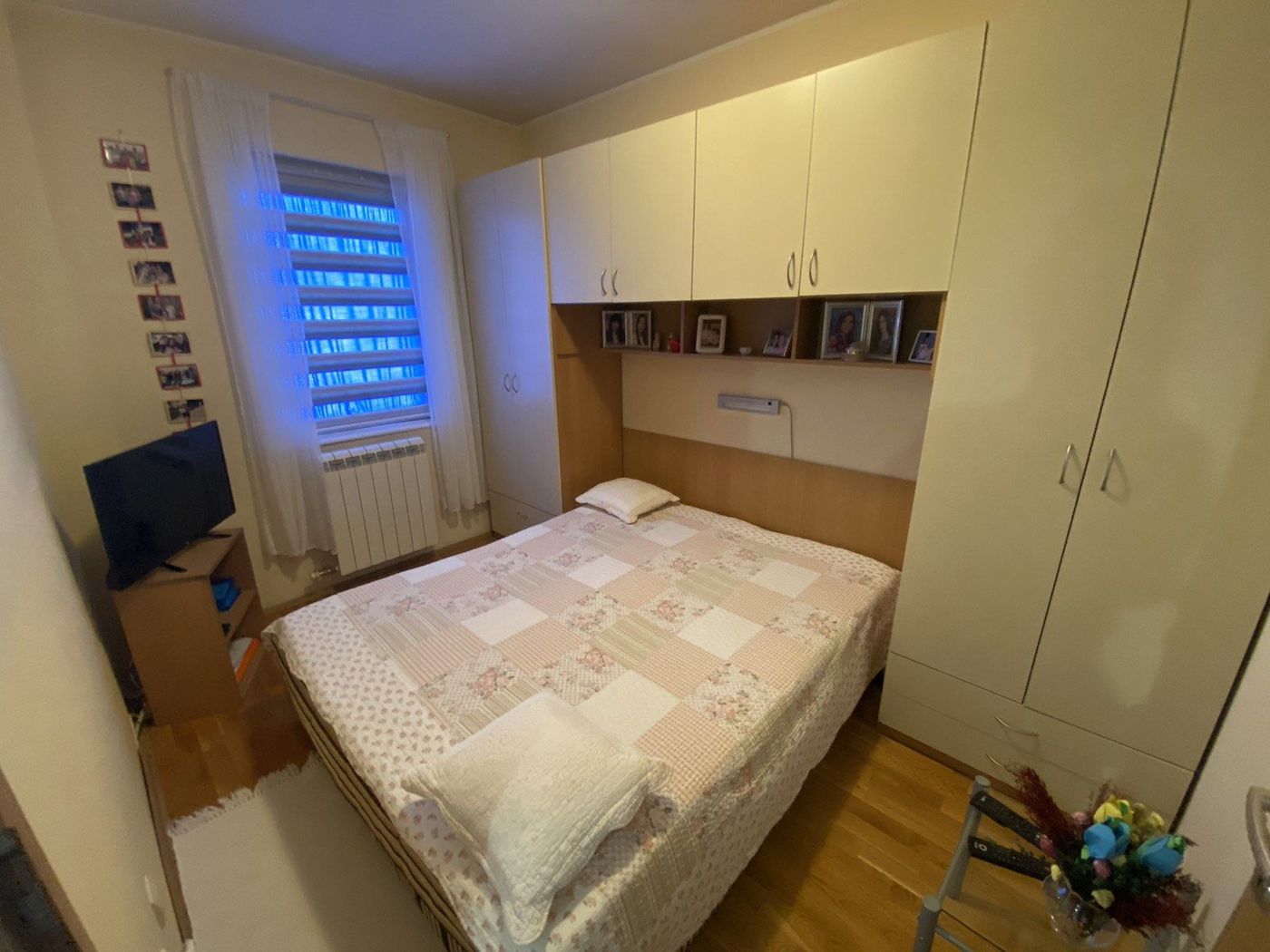 Jednoiposoban stan bez ulaganja   nije fiksno  3