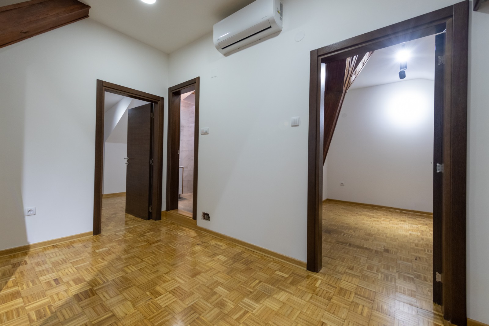 Kanarevo brdo 2 5 67m2 renoviran vlasnik 2