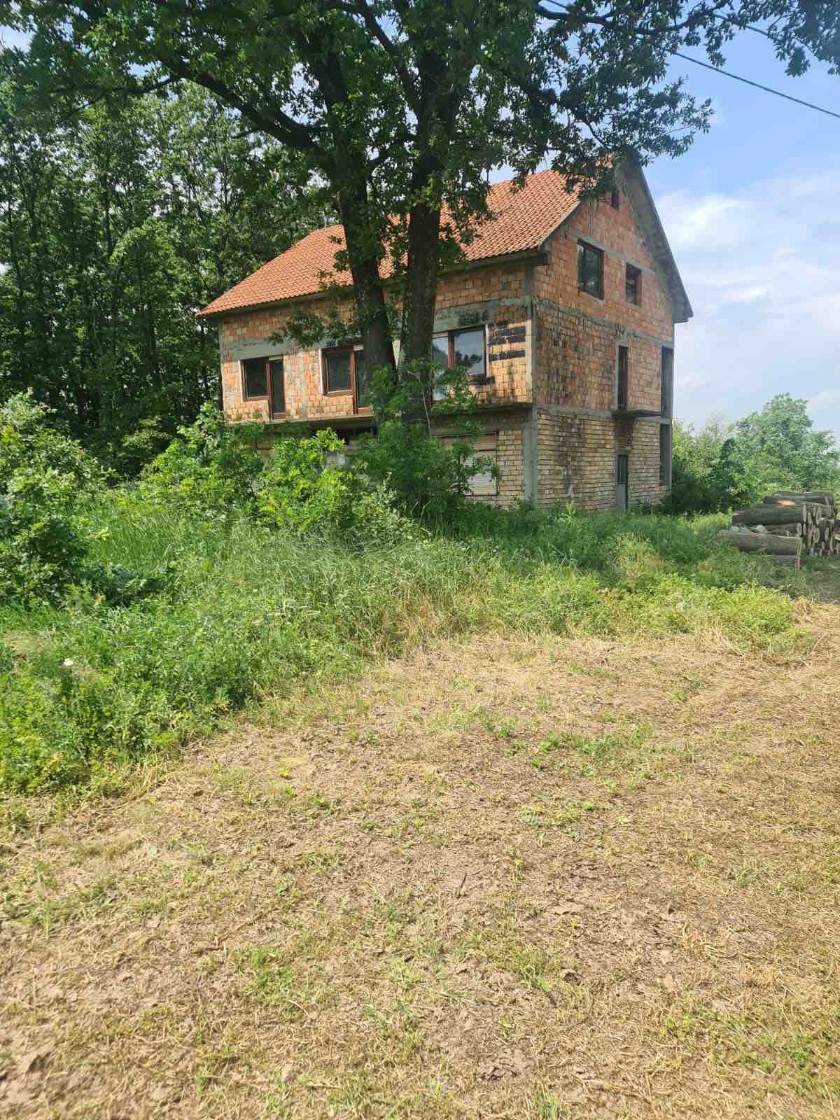 Prodajem stambeno poslovni objekat u Vranicu 2